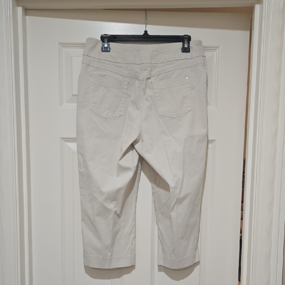 Westbound Women's Beige Capris - Picture 3 of 6
